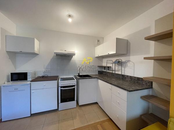 Studio MEUBLE - Bois Rochefort Loyer 684 €/mois charges comprises **  - Référence  726