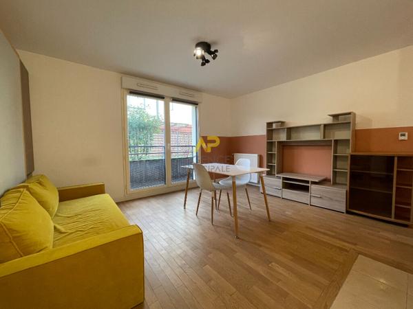 Studio MEUBLE - Bois Rochefort Loyer 684 €/mois charges comprises **  - Référence  726