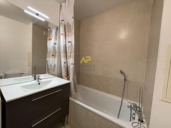 Studio MEUBLE - Bois Rochefort Loyer 684 €/mois charges comprises **  - Référence  726