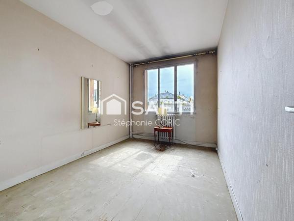 LUMINEUX - VUES DÉGAGÉES - À RÉNOVER