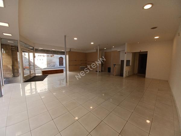 Immeuble en Pierres Rénové en Plein Centre-Ville de Sainte-Foy-la-Grande