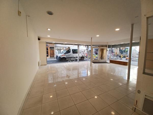 Immeuble en Pierres Rénové en Plein Centre-Ville de Sainte-Foy-la-Grande