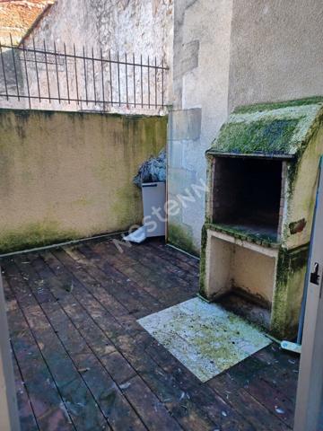 Immeuble en Pierres Rénové en Plein Centre-Ville de Sainte-Foy-la-Grande