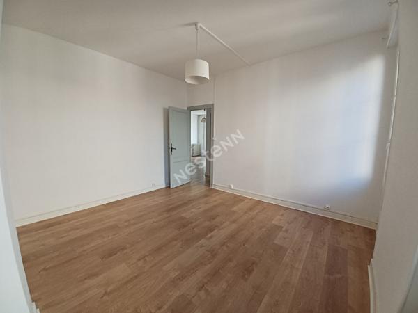 Immeuble en Pierres Rénové en Plein Centre-Ville de Sainte-Foy-la-Grande