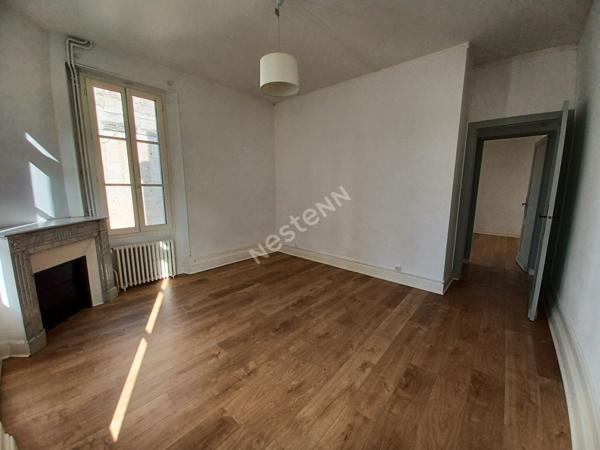 Immeuble en Pierres Rénové en Plein Centre-Ville de Sainte-Foy-la-Grande