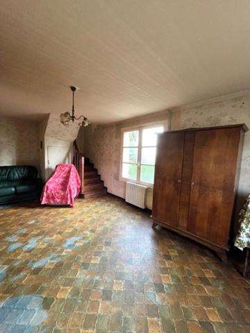 Maison à rénover avec 1 hectare de terrain