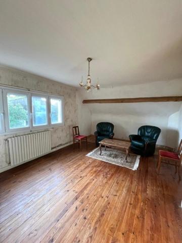 Maison à rénover avec 1 hectare de terrain