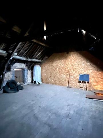 Maison à rénover avec 1 hectare de terrain