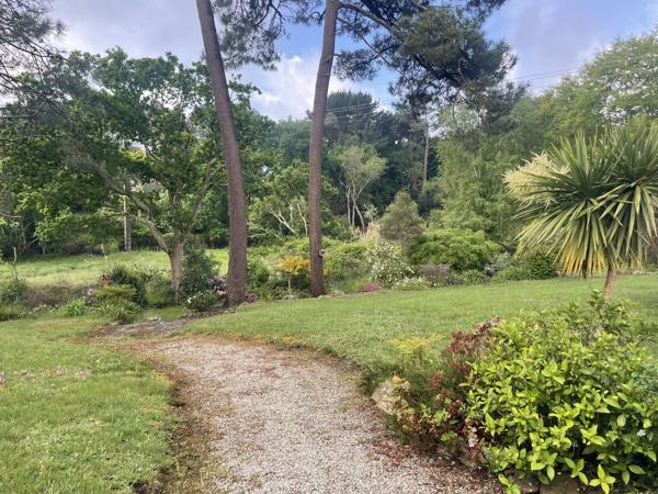 Maison familiale avec espace indépendant et terrain de 1 800 m² – Plobannalec-Lesconil