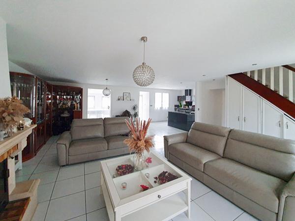 Maison 10 pièces 200 m² 6 chambres