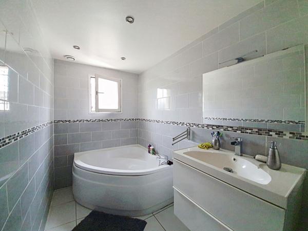 Maison 10 pièces 200 m² 6 chambres