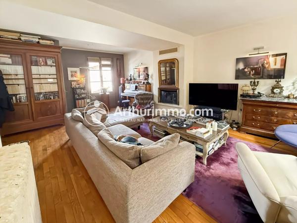 Vente                                                      Maison
                        
                     9 pièces                      195 m2                     à Soisy-sur-Seine