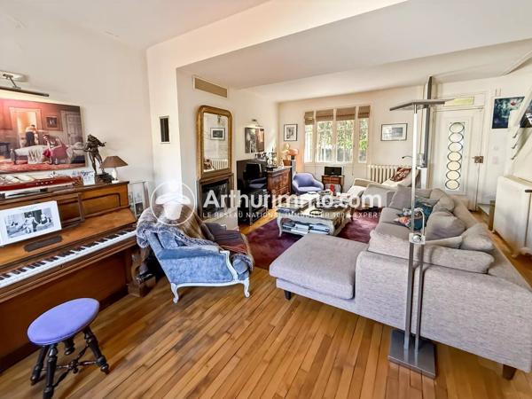 Vente                                                      Maison
                        
                     9 pièces                      195 m2                     à Soisy-sur-Seine