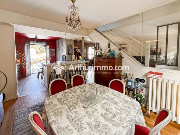 Vente                                                      Maison
                        
                     9 pièces                      195 m2                     à Soisy-sur-Seine