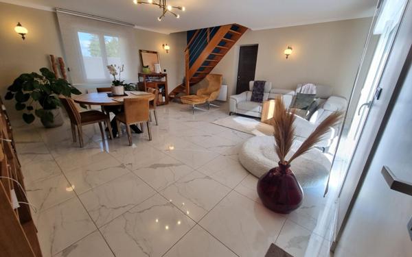 Maison à vendre    7 pièces •  Nogent-l'Artaud