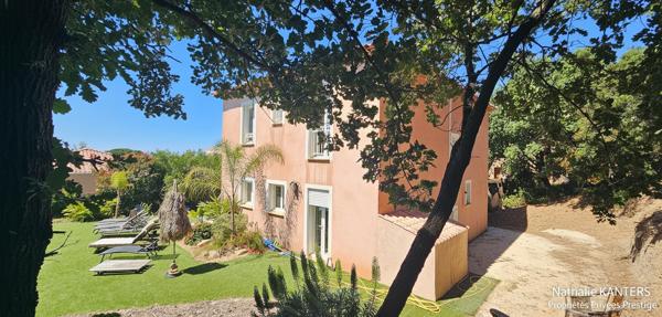 Maison Six Fours Les Plages 7 pièce(s) 200 m2