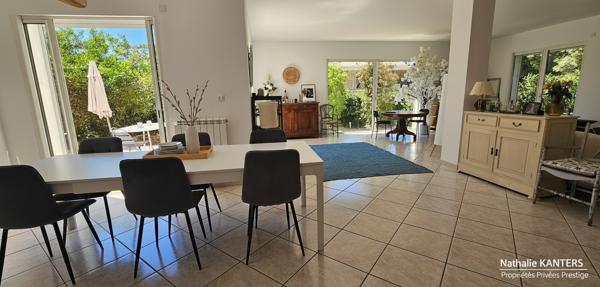 Maison Six Fours Les Plages 7 pièce(s) 200 m2