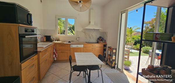 Maison Six Fours Les Plages 7 pièce(s) 200 m2