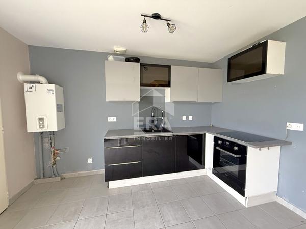 Maison de ville 42 m² avec extérieur et stationnement à Mormant