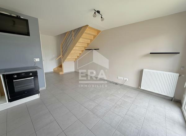 Maison de ville 42 m² avec extérieur et stationnement à Mormant