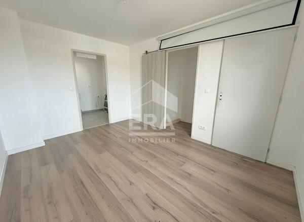 Maison de ville 42 m² avec extérieur et stationnement à Mormant