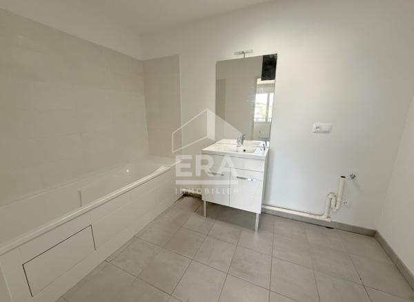 Maison de ville 42 m² avec extérieur et stationnement à Mormant