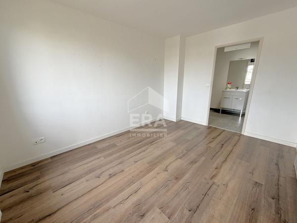 Maison de ville 42 m² avec extérieur et stationnement à Mormant