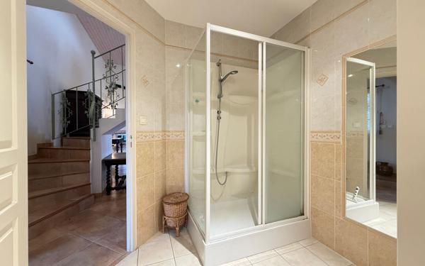 Maison à vendre    6 pièces •  Saint-Palais-sur-Mer