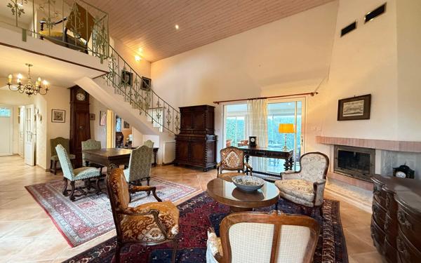 Maison à vendre    6 pièces •  Saint-Palais-sur-Mer