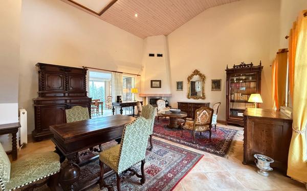 Maison à vendre    6 pièces •  Saint-Palais-sur-Mer