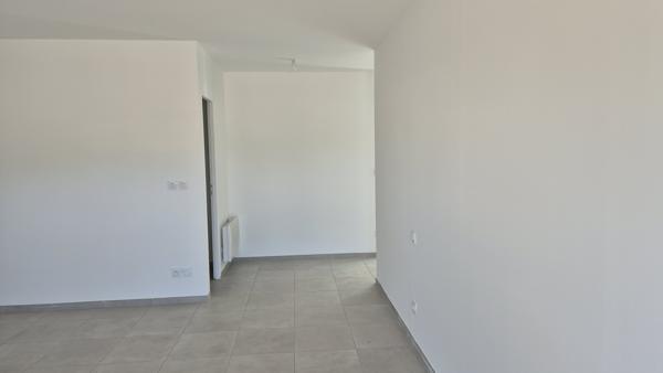 Marignane (13700) Marignane" studio"