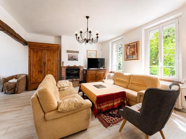 6 chambres, dépendances, calme : le combo rare