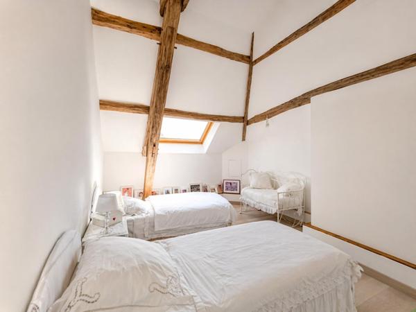 6 chambres, dépendances, calme : le combo rare