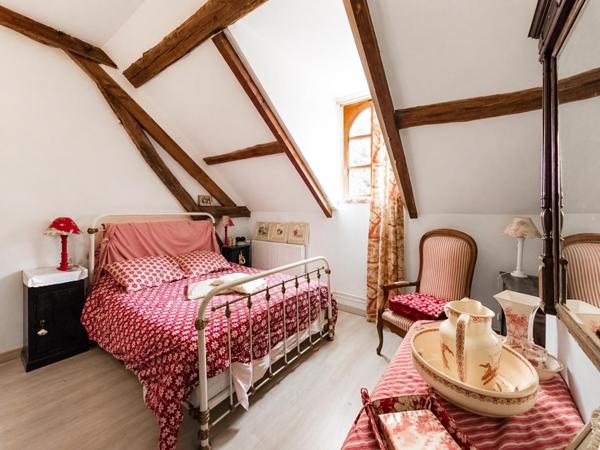 6 chambres, dépendances, calme : le combo rare