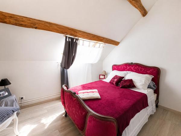 6 chambres, dépendances, calme : le combo rare