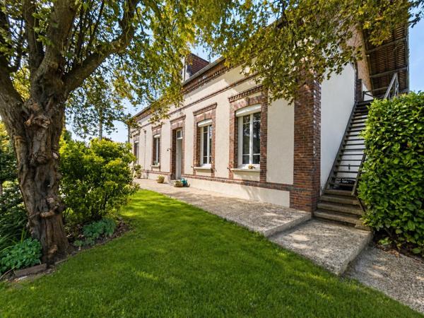 6 chambres, dépendances, calme : le combo rare