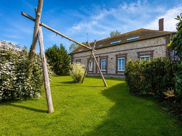 6 chambres, dépendances, calme : le combo rare