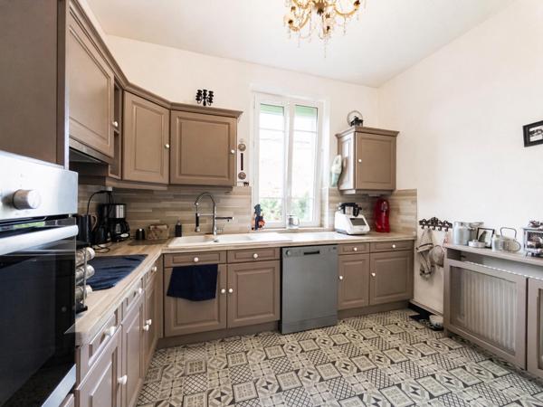 6 chambres, dépendances, calme : le combo rare