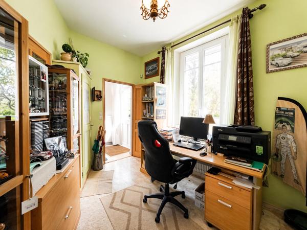6 chambres, dépendances, calme : le combo rare