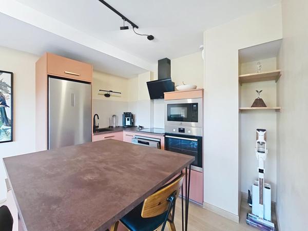 Bel appartement rénové avec chambre et terrasse