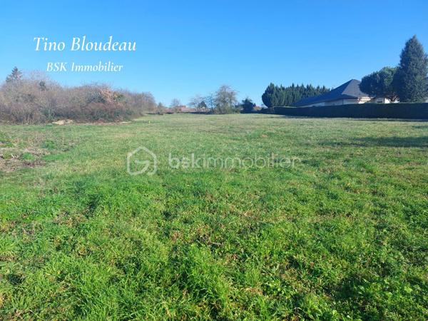 Terrain de 2 189 m²