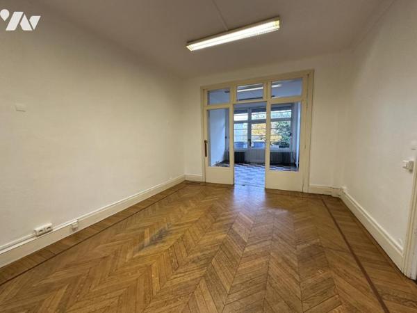 Ensemble immobilier à usage de bureaux