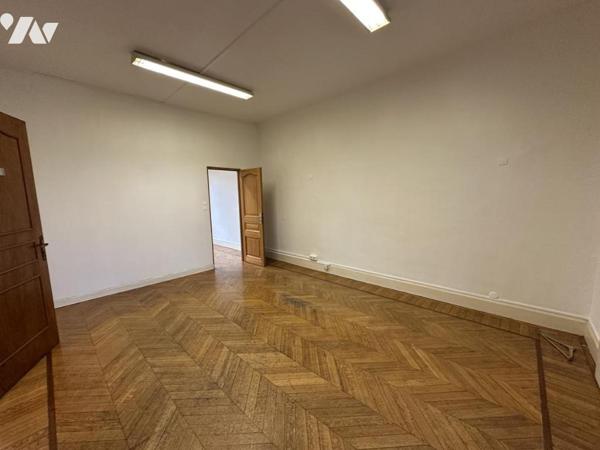 Ensemble immobilier à usage de bureaux