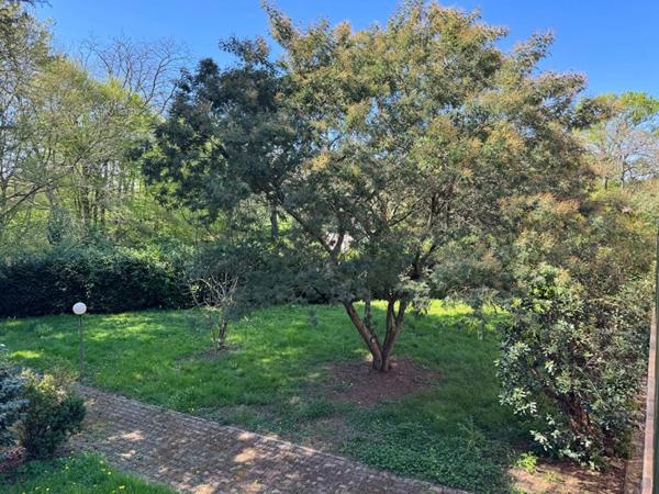 Maison à Yvrac  de 5 pièces de 99 m²  - Sous-sol - Terrain de 1453 m²