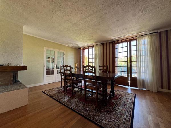 Maison à Yvrac  de 5 pièces de 99 m²  - Sous-sol - Terrain de 1453 m²