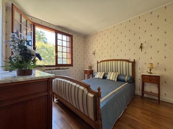 Maison à Yvrac  de 5 pièces de 99 m²  - Sous-sol - Terrain de 1453 m²