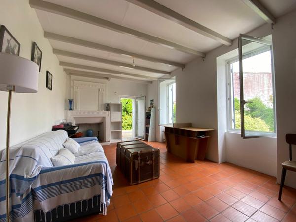 Maison à vendre    6 pièces •  Breuillet