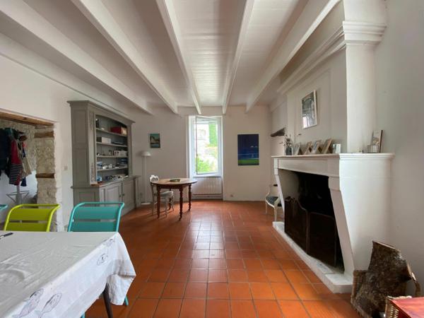 Maison à vendre    6 pièces •  Breuillet