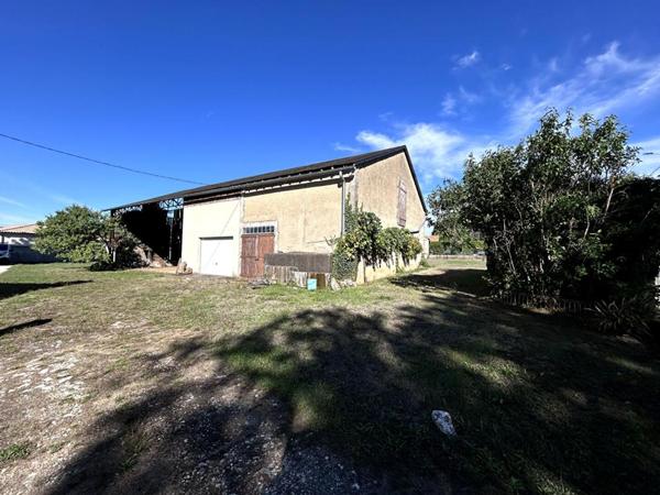 BIGNOUX ? TERRAIN CONSTRUCTIBLE DE 1 500 M² AVEC 200 M² DE DÉPENDANCES