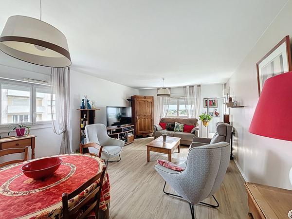 A VENDRE ANGERS Madeleine / Justices - Rare ! T3 rénové avec balcon, stationnement privatif et cave